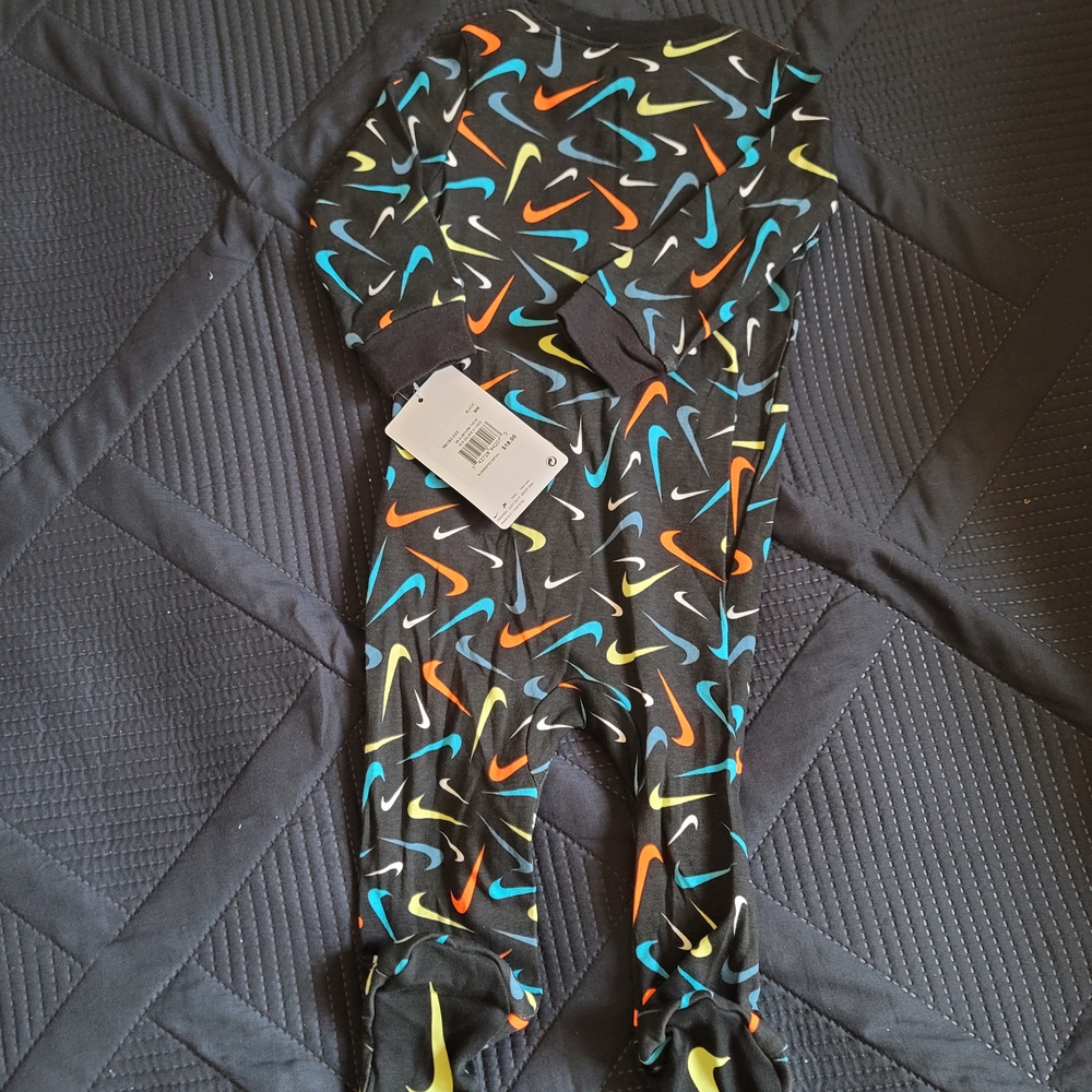 Nike Baby Onesies Set - Black and Gray - Picture 6 of 6